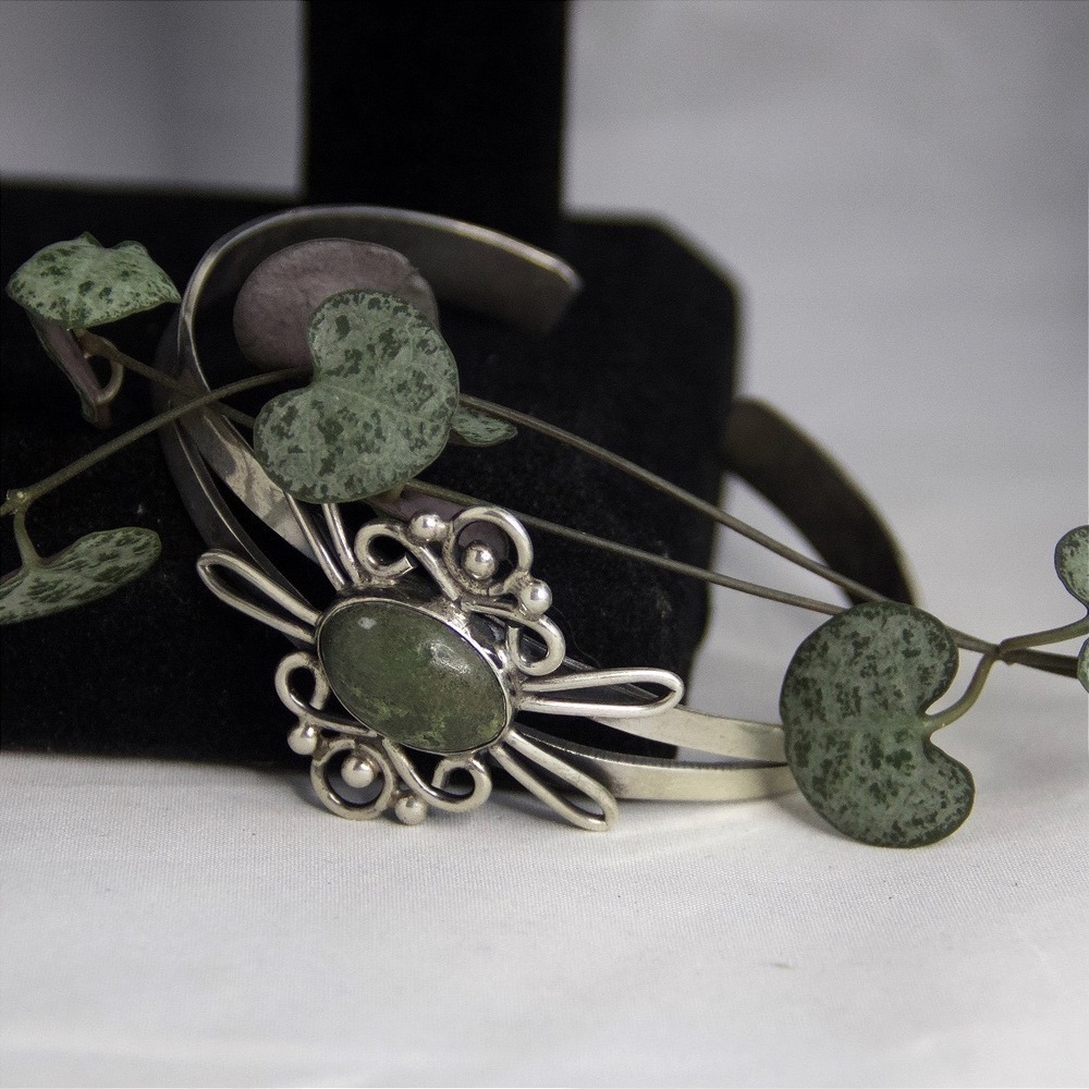 Los Ballesteros Taxco Sterling Silver Green Stone Cuff Bracelet Mexico 8-8.5in